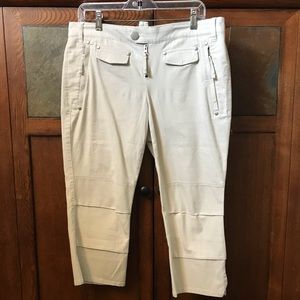 Moda Capri Pants